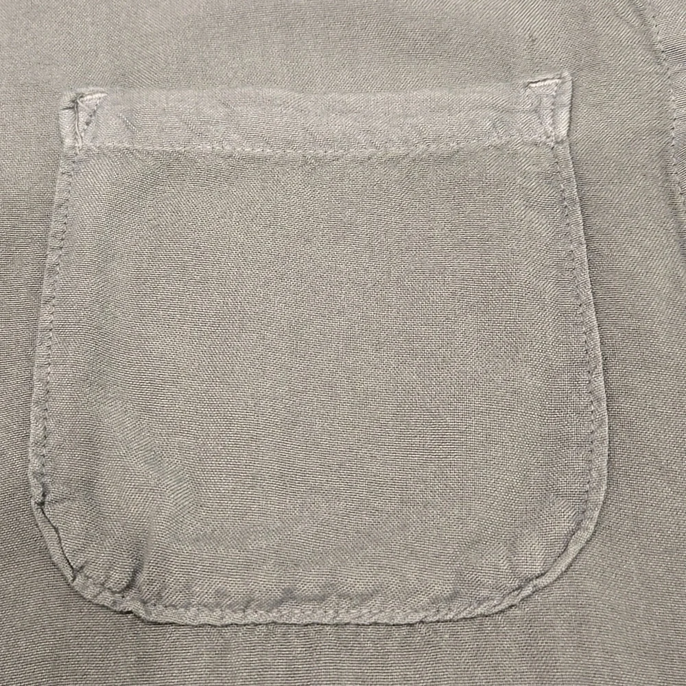 RVCA WOMEN'S SOLSTICE BUTTON - UP COVERUP. GREY. SIZE SMALL.